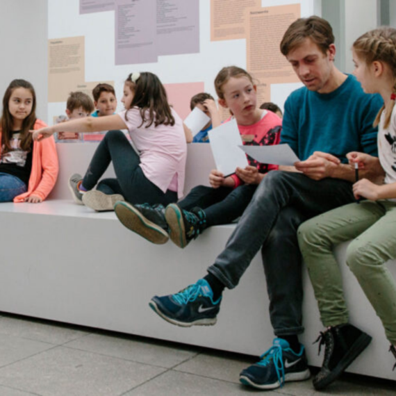 Schulkinder beim Kiez meets Museum Projekt der Stiftung Berliner Leben
