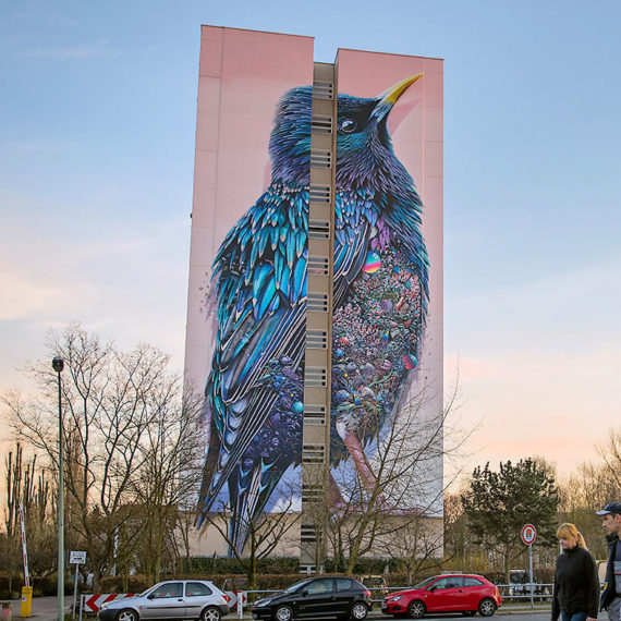 Kunstwerk an Hausfassade in Berlin Tegel von Urban Art Künstler